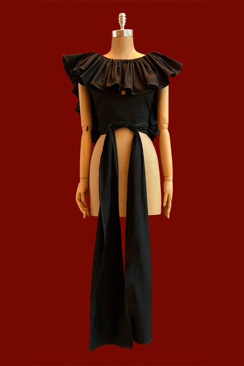 TOCUYO CROPPED TOP RUFFLES V NECK BLACK
